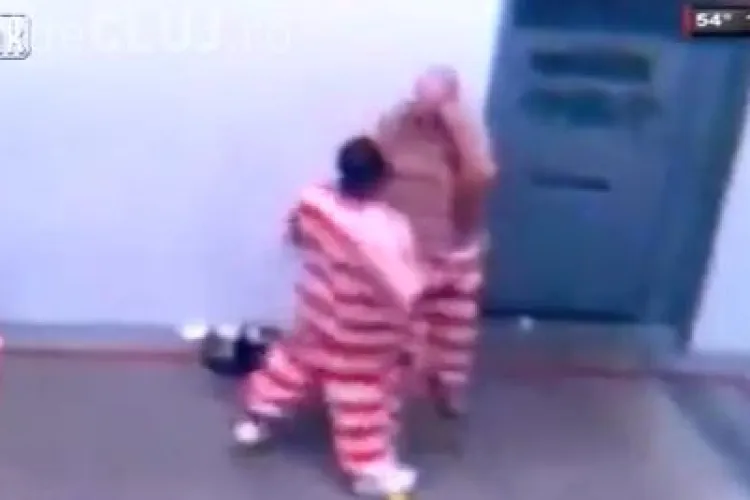 Ce păţeşte un PEDOFIL în închisoare - VIDEO