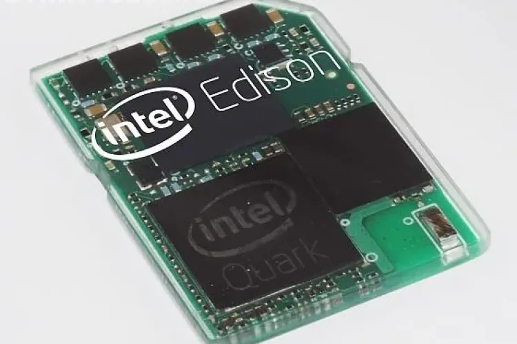 Intel a realizat un computer de dimensiunile unui timbru. Vezi ce poate face