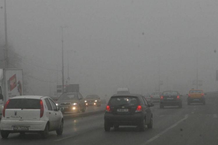 România e sub COD GALBEN de ceață pentru a treia zi consecutiv. Vezi până când e afectat Clujul
