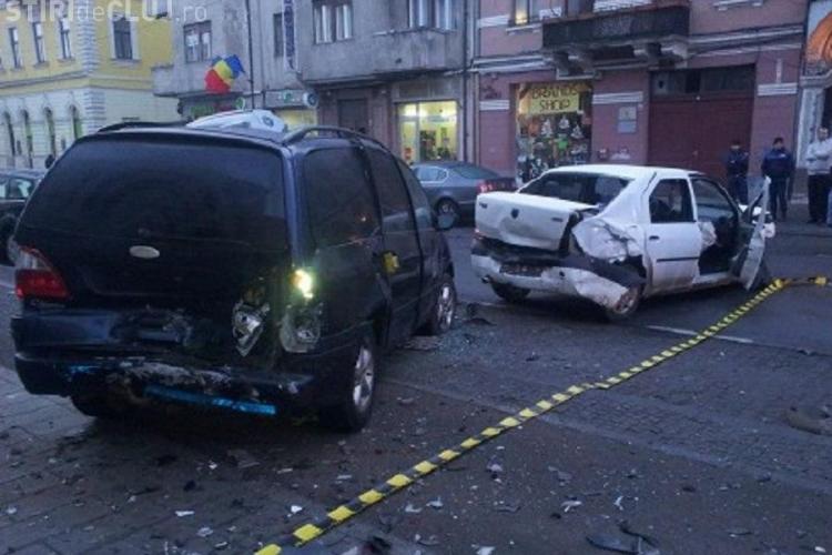 Un șofer beat a distrus patru mașini în centrul Clujului. A fugit și a fost prins după 8 ore - FOTO