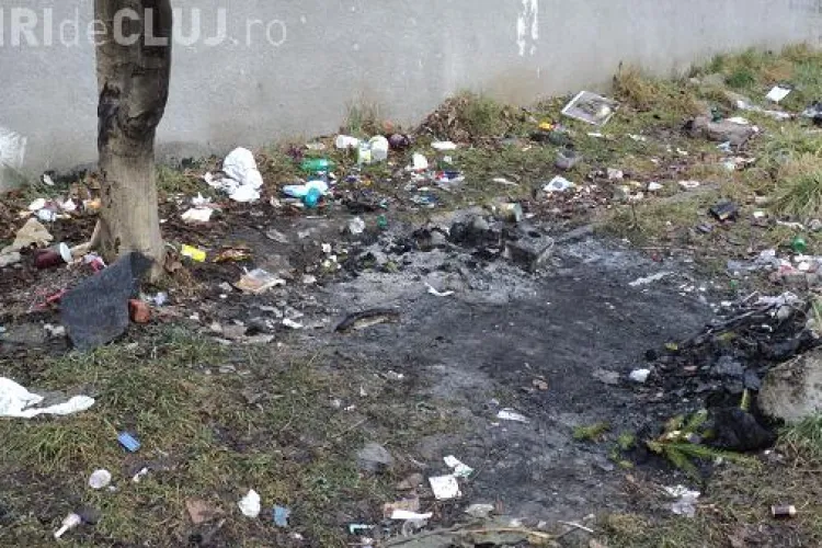 Boschetarii și-au făcut ”dormitor” și ”bucătărie” în fața unui bloc din Mărăști FOTO