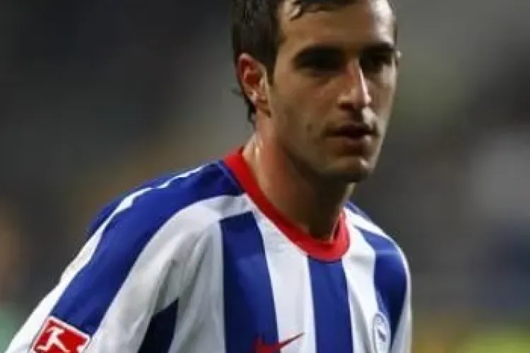 Max Nicu  semnează cu U Cluj