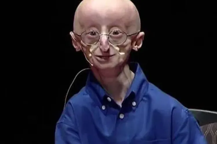 Povestea INCREDIBILĂ a unui adolescent diagnosticat cu o boală rară. Și-a împărtășit secretul fericirii înainte să moară VIDEO