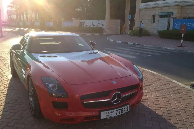 Parcarea de zeci de milioane de euro a Universității din Dubai. Vezi ce mașini conduc studenții FOTO