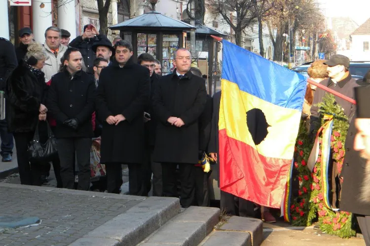 Revoluționarii i-au reproșat lui Emil Boc că le-a tăiat din bani. Boc: Adevărații revoluționari sunt cei care și-au dat viața - VIDEO