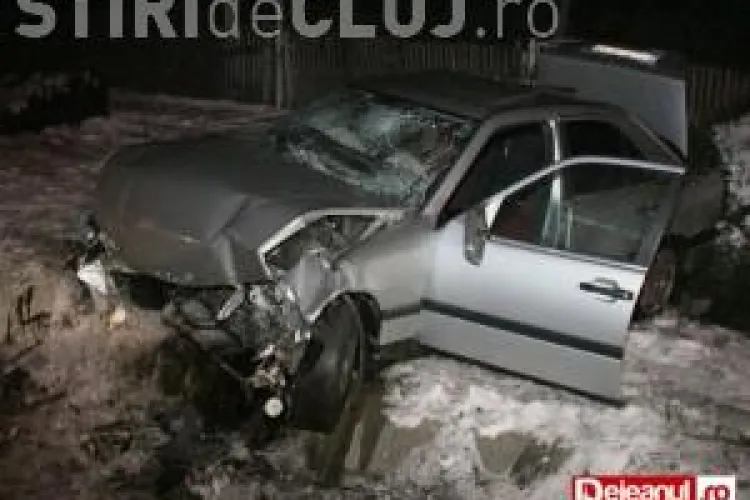 Șofer beat și fără permis și-a făcut praf  Mercedesul și a băgat o tânără în spital VIDEO