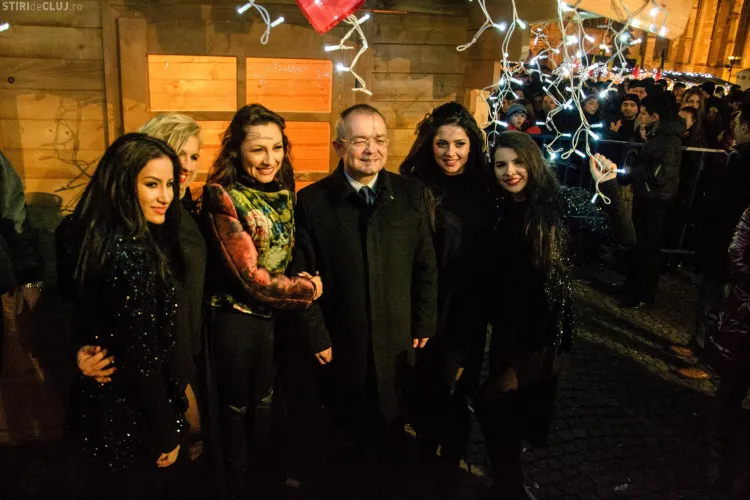 Andra s-a fotografiat cu Emil Boc la Târgul de Crăciun de la Cluj-Napoca - FOTO