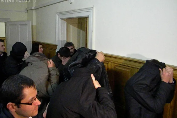 12 polițiști clujeni de la rutiera, trimisi in judecata pentru zeci de spagi. S-au uitat și la un bax cu bere