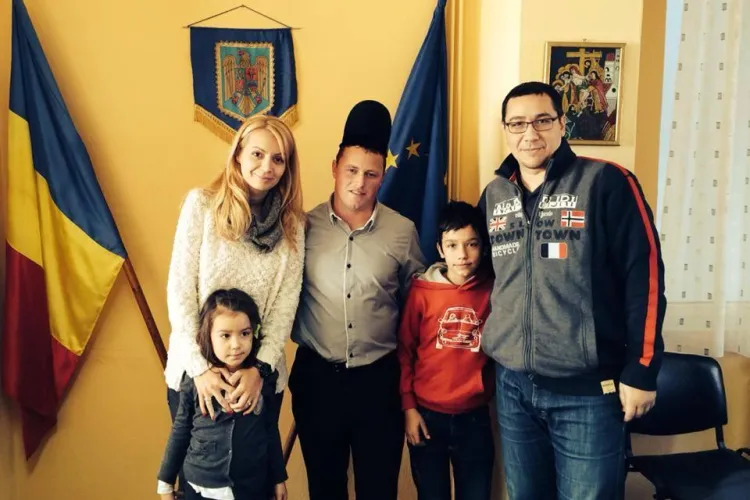 Victor Ponta se ”laudă” pe Facebook că a luat masa cu Ghiță ciobanul FOTO