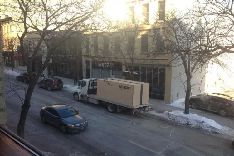 Ce conține cel mai mare colet primit prin curier? Nimeni nu se aștepta la așa ceva