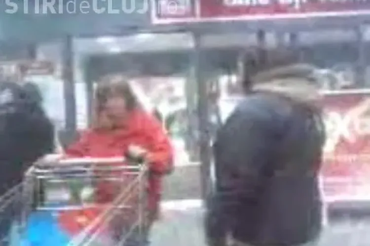 Kaufland Mănăștur - raiul cerșetoriei. Modul de acțiune este ingenios - VIDEO