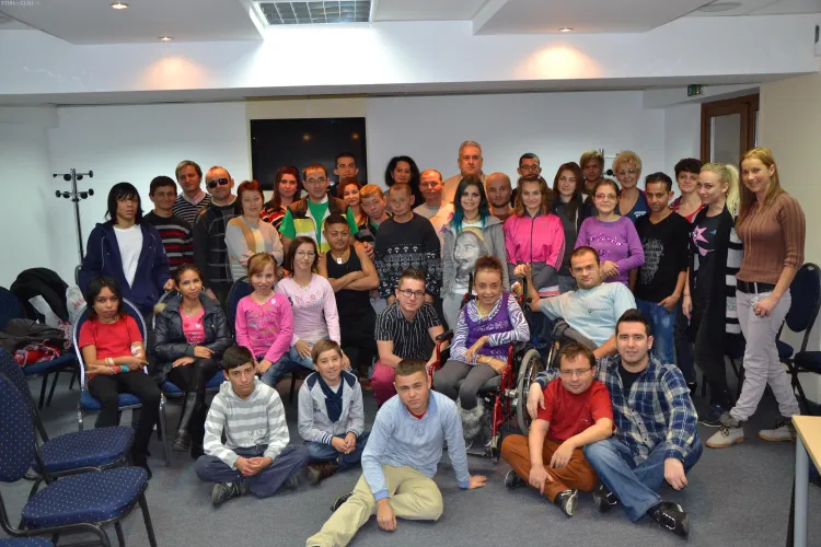 Tabără la Cluj pentru 45 de tineri care suferă de insuficiență renală cronică