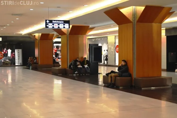 Iulius Mall a reamenajat zonele de relaxare. A fost suplimentat numărul de canapele