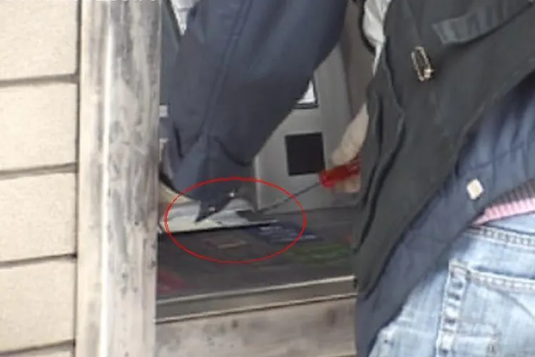 Patru suspecți reținuți de polițiști după ce au spart mai multe bancomante din Cluj! Cum acționau?