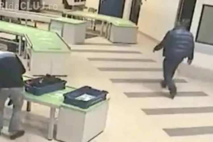 Bebeluș salvat de un angajat al unui aeroport! IMAGINI IREALE - VIDEO