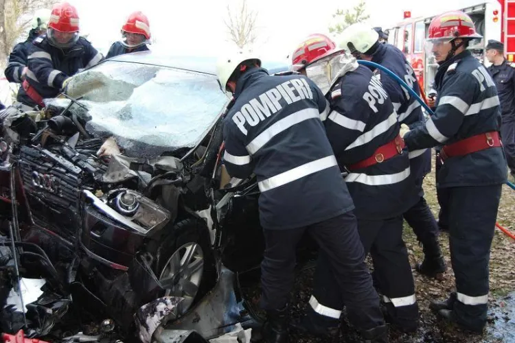 Accident grav la Iclod! Un bărbat a fost descarcerat și transportat la spital