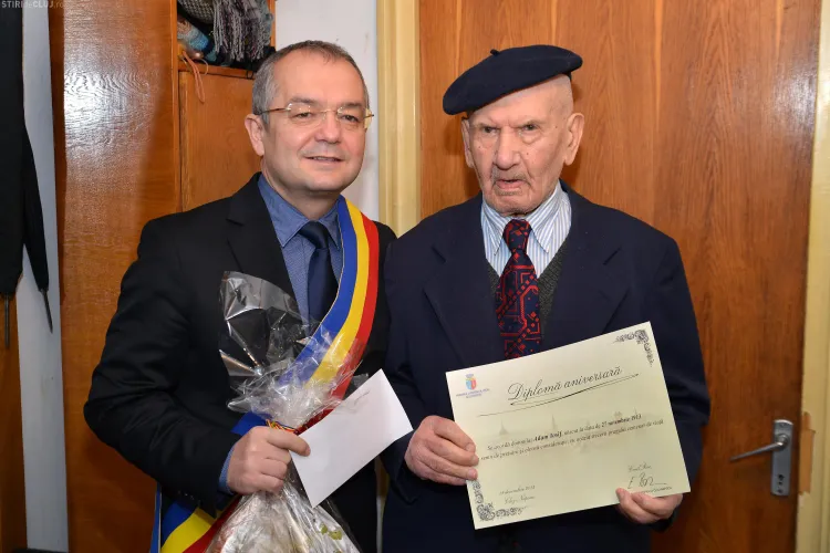 Un clujean care a împlinit 100 de ani, premiat de Emil Boc - FOTO