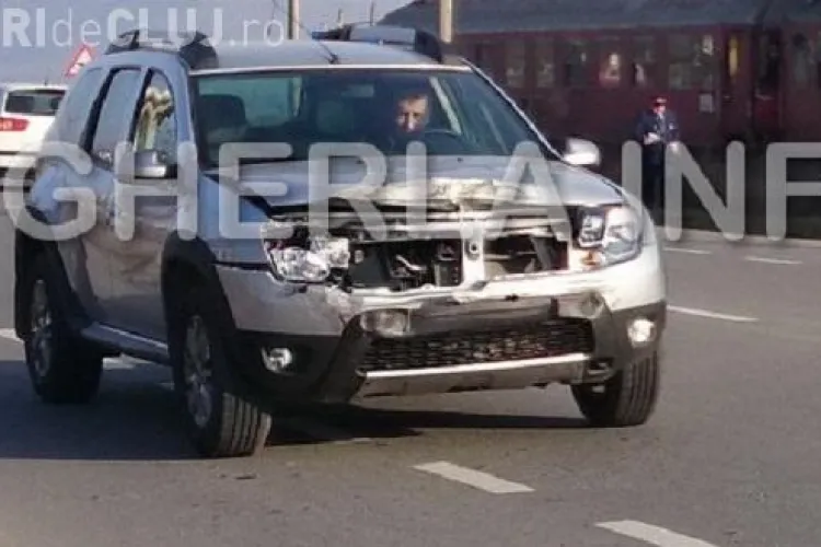 Dusterul primarului din Gherla, LOVIT de tren - FOTO