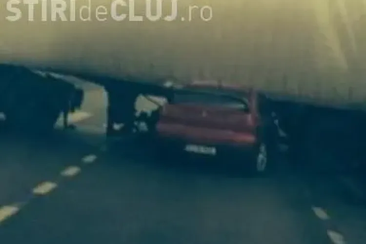 Accident în față la METRO - Florești! A intrat cu mașina sub un TIR din cauza ceții - VIDEO