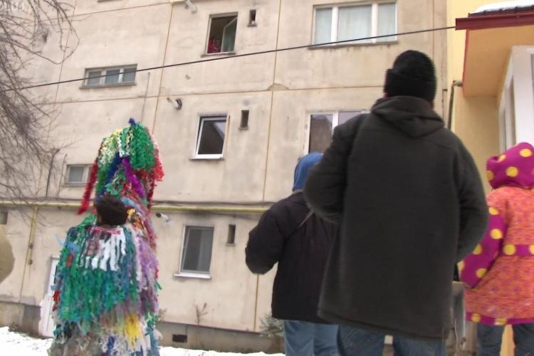 Clujenii nu-i mai suportă pe colindătorii ”tribali” din Moldova