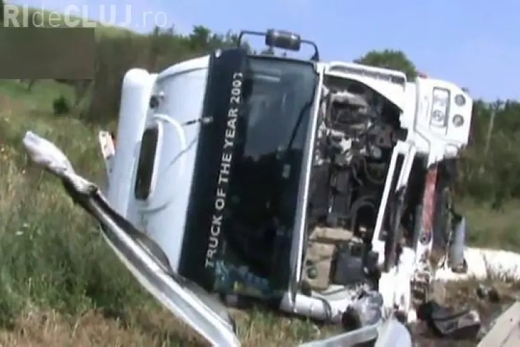 VIDEO - TIR rasturnat pe centura orasului Gherla