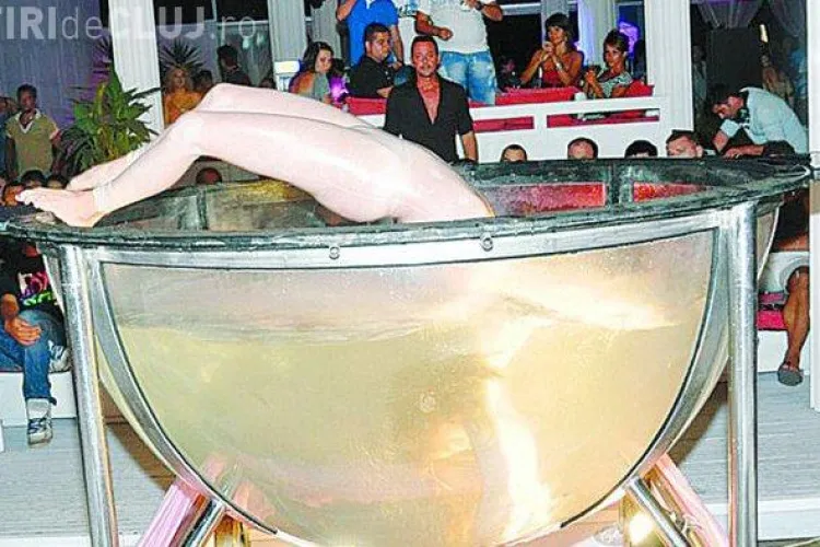 Femei "scaldate" in sampanie, ultima fita a lui Botezatu