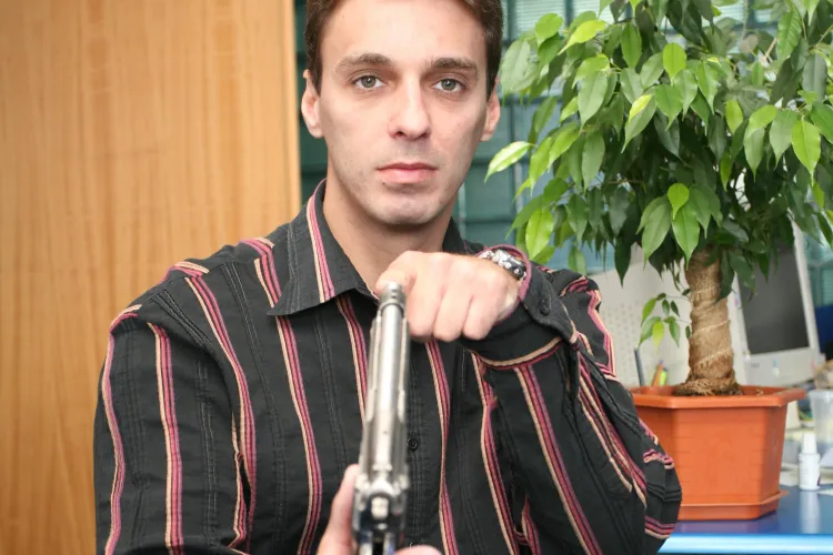 Badea o ia razna: "As vrea ca Simona Sensual sa ma picteze stand in spagat in fata lui Dumnezeu!"