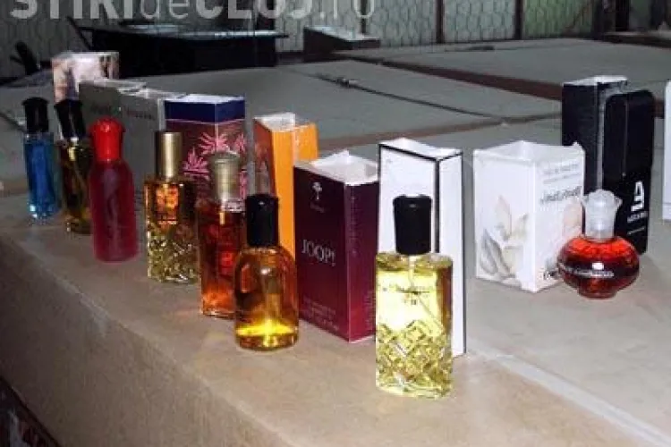 Un tanar care vindea parfumuri in parcarea unui supermarket din Zorilor a fost prins de politie