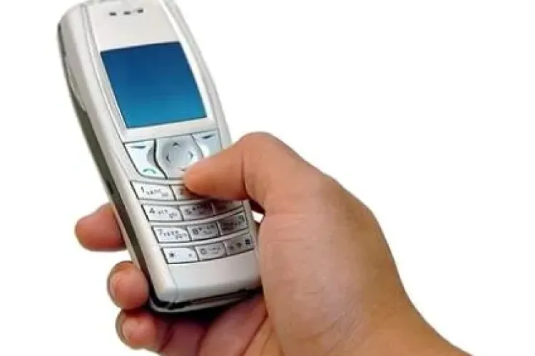 Eliminata de la Bac! O tanara din Cluj a fost prinsa in timp ce copia de pe telefonul mobil