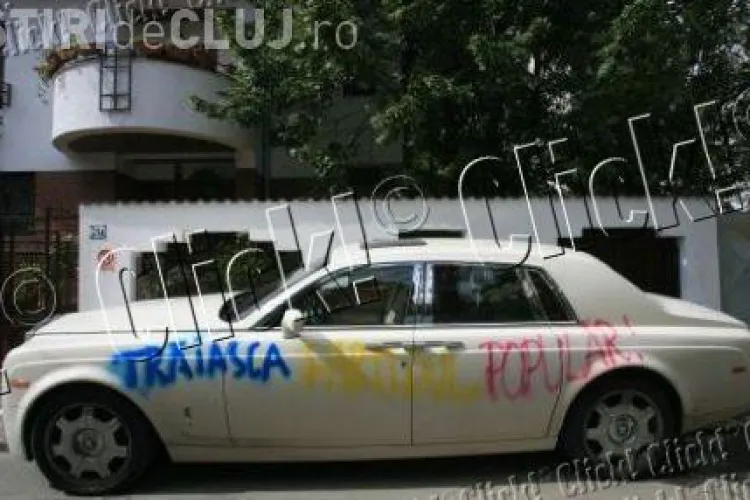 Rolls Royce -ul lui Dan Diaconescu a fost mazgalit cu vopsea!  "Traiasca Partidul Popular", i-a scris un "binevoitor"