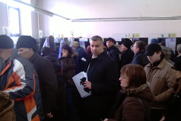 Sindicalistii din Administratie ii cer lui Basescu si Boc sa "opreasca genocidul social si dezastrul din administratie"