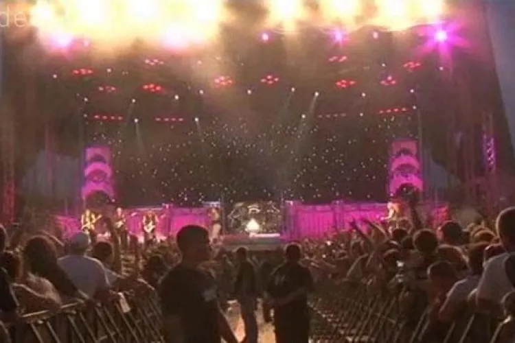 Caldura si alcoolul au facut probleme la concertul Iron Maiden 