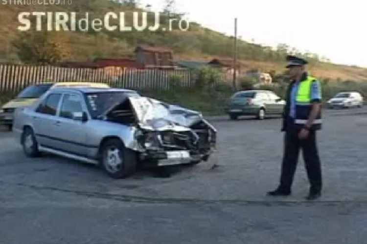 Accident grav la Suatu: Patru persoane au fost ranite dupa ce o duba nu a acordat prioritate si a fost lovita de un Mercedes - VIDEO