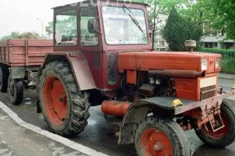 L-a strivit cu tractorul pe Drumul National 1, in Capusu Mare