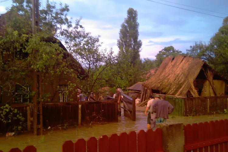 Cluj - Materiale de constructii in valoare de un milion de lei pentru refacerea celor 70 de case distruse de inundatii
