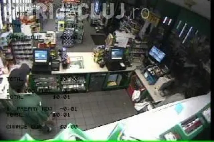 A jefuit o benzinarie, imbracat in ninja si inarmat cu maceta de 40 de centimetri - VIDEO