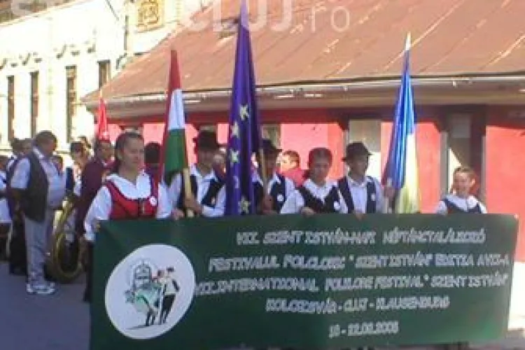 Festivalul "Szent Istvan" aduna la Cluj 16 ansambluri folclorice din toate colturile lumii