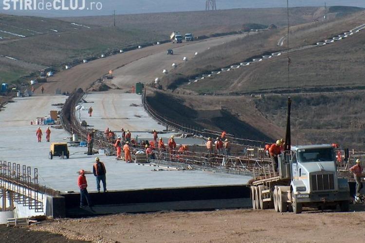 Pe tronsonul de autostrada Campia Turzii - Turda urmeaza sa fie turnat stratul de uzura. Cei 12 kilometri vor fi gata pana in noiembrie