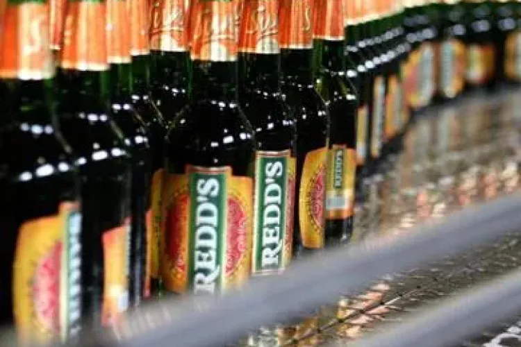 DNA a descins la sediul URSUS din Bucuresti si cauta probe impotriva lui Dan Diaconescu, acuzat ca a primit bani pentru a opri o noua ancheta