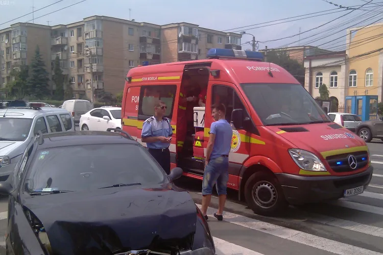Accident grav la intersectia strazilor Vasile Lupu si Aron Densusianu