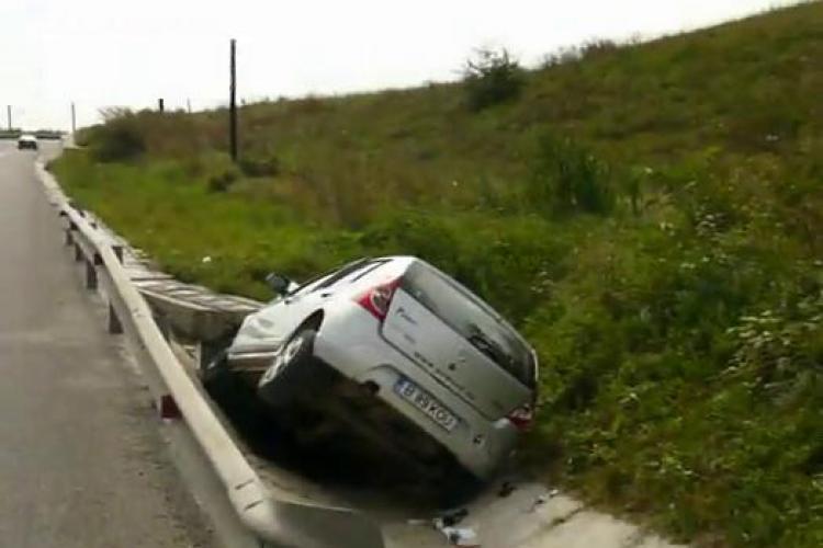 Accident in comuna Livada. Un sofer a "aterizat" cu masina in santul de beton de pe DN 1C - VIDEO