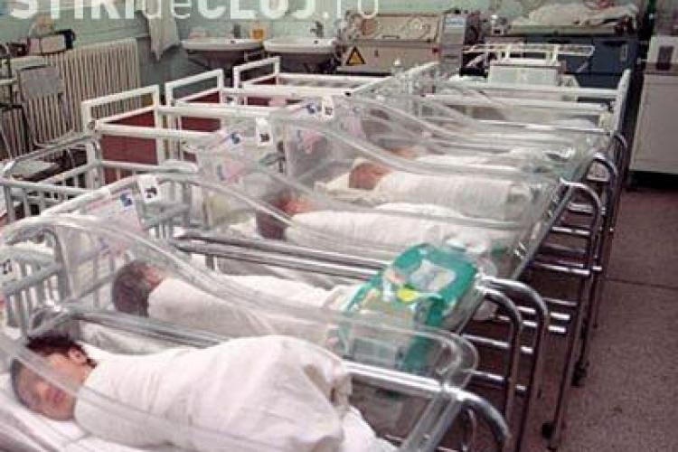 Bebelusul care a scapat de incendiul de la Maternitatea Giulesti este operat astazi la Institutul Inimii din Cluj