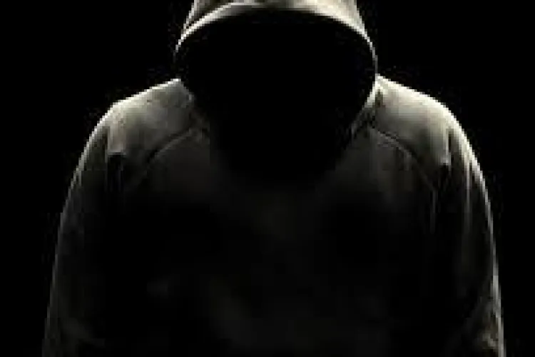 Hackerul care spart conturile unora dintre cei mai puternici oameni din lume a fost prins la Arad