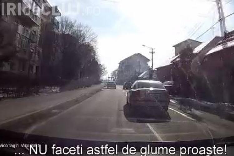 Șoferul clujean care face ”glume AUTO proaste” în trafic! Virează spre un biciclist - VIDEO