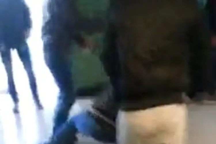 Tânăr umilit la Liceul Energetic din Cluj de șmecherași - VIDEO