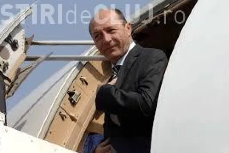 Pasageri TAROM ținuți pe pista de la Cluj pentru îmbarcarea lui Traian Băsescu și a Elenei Udrea
