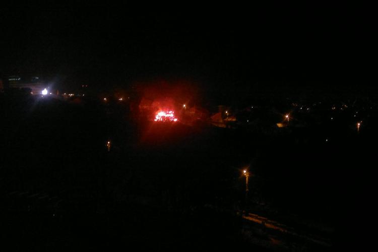 Incendiu pe strada Plaiuri din Cluj-Napoca, in apropiere de Calea Turzii - FOTO