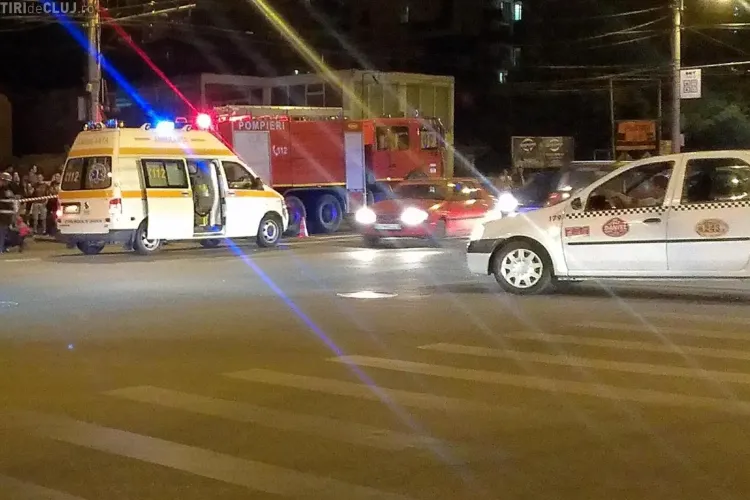 Accident pe Teodor Mihali, lângă căminul Economica. Un BMW a fost făcut PRAF - FOTO