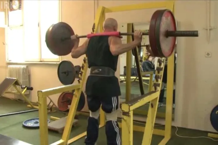 Un culturist clujean de 63 de ani a stabilit un record mondial la genuflexiuni! - VIDEO