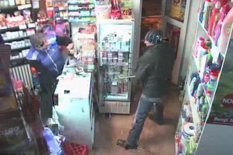 Infractorul din Romantic s-a mai CONFRUNTAT cu Scutul Negru, după ce a distrus un magazin din cauza unui parizer